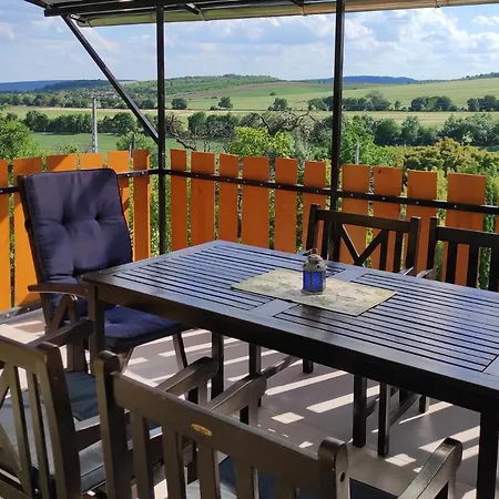 Sarga Liliom Vendeghaz