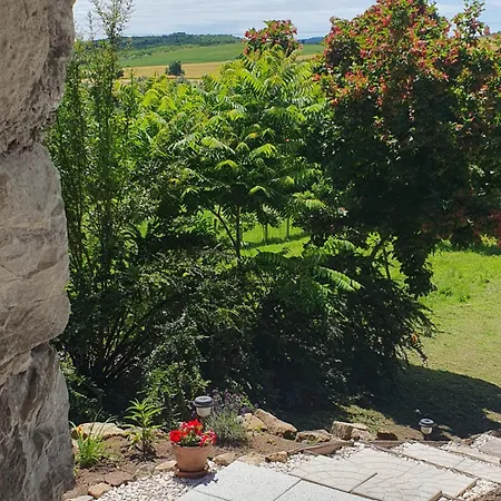 Sarga Liliom Vendeghaz * Cserepfalu